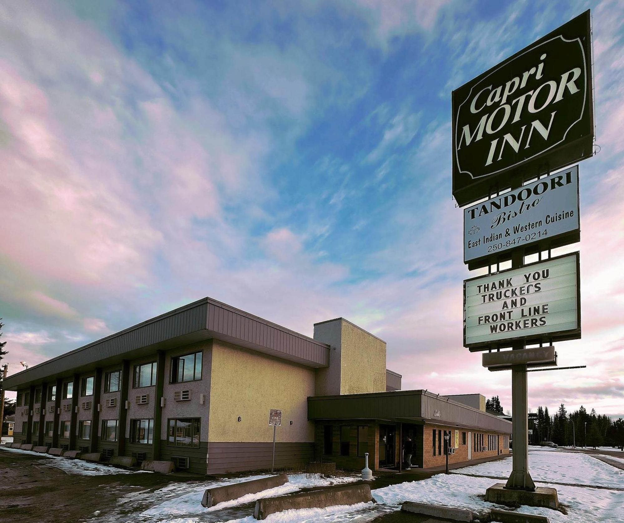 Capri Motor Inn Smithers Exterior foto