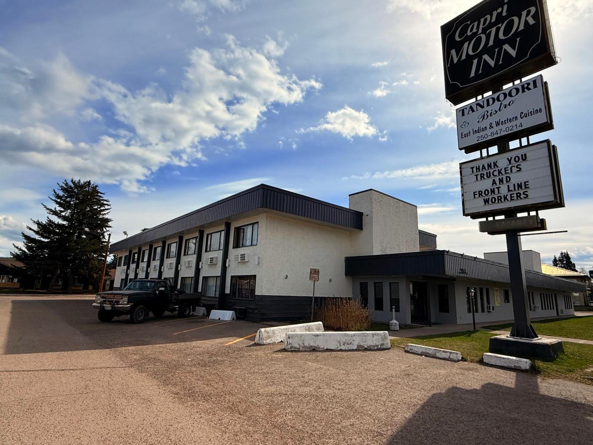 Capri Motor Inn Smithers Exterior foto